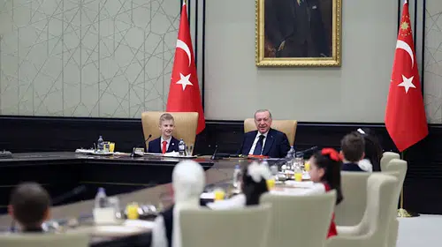 Cumhurbaşkanı Erdoğan, Cumhurbaşkanlığı Külliyesi'nde Minik Misafirlerini Ağırladı