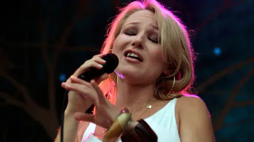 Milyonlarca dolarlık servetin ardındaki zorlu gerçek: Elektriksiz ve susuz bir çocukluktan zirveye uzanan hayat hikayesi