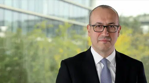 Onur Genç: BBVA’nın CEO’sunun Kariyeri ve Yaşı Hakkında Her Şey!