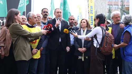 Eğitimde Şiddete Karşı Yaşam Nöbeti: Sendikalar Milli Eğitim Bakanlığı Önünde Toplandı