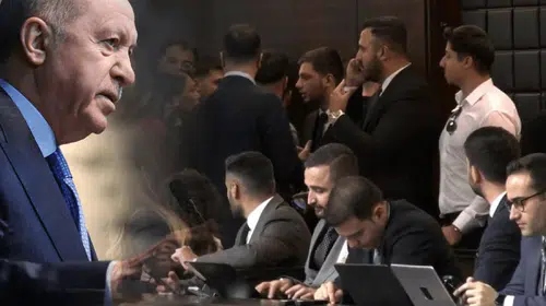 Erdoğan basın özgürlüğünü anlatırken salon karıştı: AKP’lilerden gazetecilere parmak sallayan müdahale