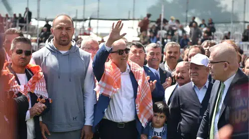 Kocagöz, Kepez’de 10'uncu Yağlı Pehlivan Güreşleri’nde vatandaşlarla buluştu