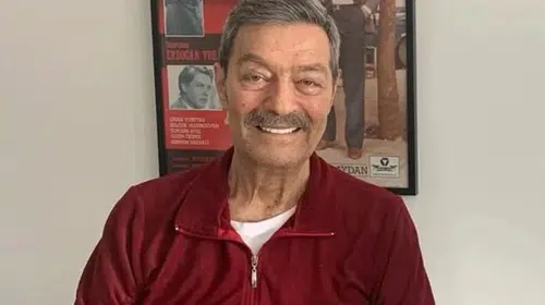 Yeşilçam'ın Unutulmaz Yıldızı Kadir İnanır, Gözleri Dolduran Yeni Görünümüyle Dikkat Çekti!