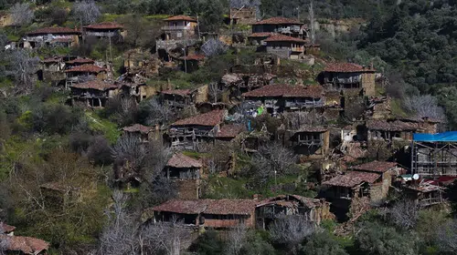 İzmir'in Gizemli 'Hayalet Köyü' Yeniden Hayata Geçiyor: Yeni Turizm Cenneti Olma Yolunda!