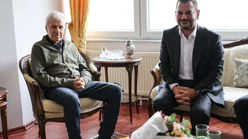 Trabzonspor'un Eski Başkanı Atay Aktuğ Hayatını Kaybetti: Kimdir?