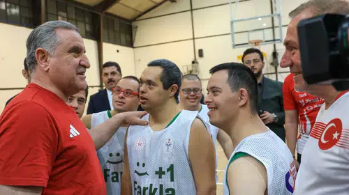 Bakan Bak, Özel Sporcularla Keyifli Bir Basketbol Müsabakası Gerçekleştirdi!