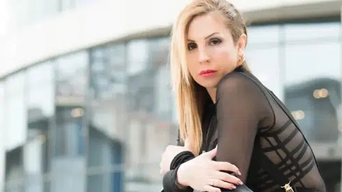 Zeynep Dizdar kimdir? Ünlü şarkıcı hakkında bilinmeyenler!