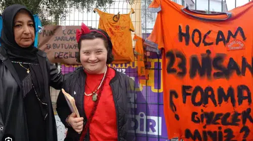 Ayla Kara’nın Yakınlarından Okul Önünde Veda: Çiçekler ve Dualar Onun İçin