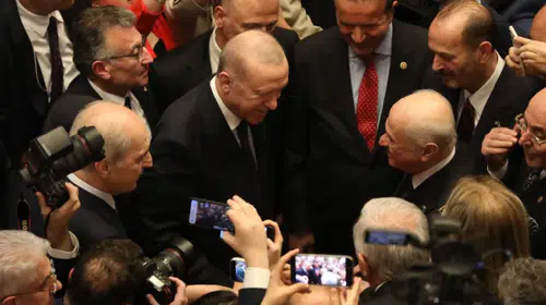 Cumhur İttifakı'nda çatlak sesler: Bahçeli'nin "içerideki tereddüt" uyarısı ve AKP seçmenindeki büyük kopuş