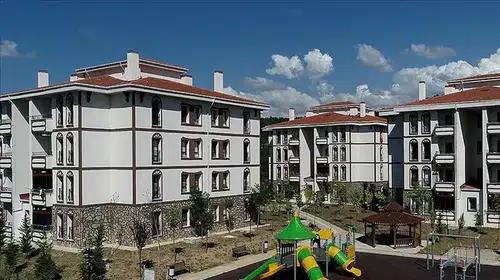 Ev sahibi olma hayali kuran binlerce vatandaşı yakından ilgilendiren TOKİ ödeme planı netleşti: İşte 2026 yılı güncel taksit ve peşinat detayları