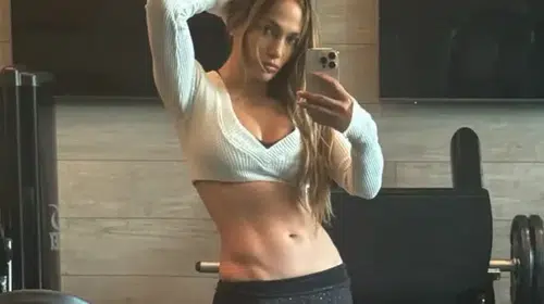 56 Yaşında Zamanı Geride Bıraktı! Jennifer Lopez'in Sabah Rutinindeki 'Karın Kaslarıyla' İlgili Sırları Ortaya Çıktı!