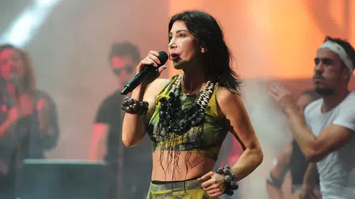 Hande Yener’in Sağlık Durumu: Ünlü Şarkıcının Kanserle Mücadelesi ve Son Gelişmeler