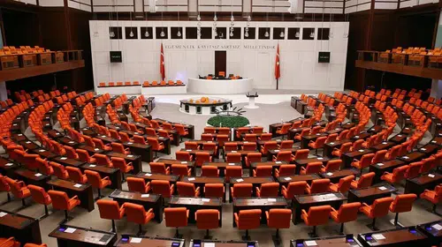 Site sakinlerinin yüzünü güldürecek gelişme: Aidat krizine son verecek düzenleme Meclis'ten geçiyor