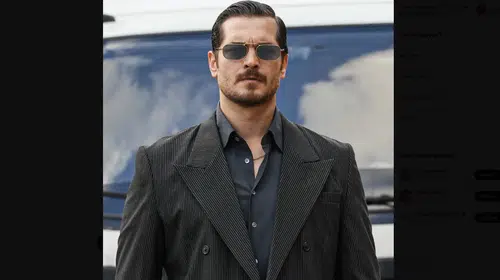 Çağatay Ulusoy'dan Aşkına Unutulmaz Bir Performans Sürprizi!