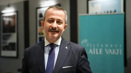 Anneler Günü reklamlarına sert tepki: "Kutsal değerlerin içi boşaltılıyor"