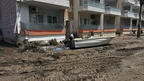 Dörtyol'da selin izleri siliniyor: Ekipler sahada hummalı bir çalışma yürütüyor