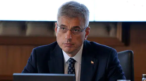 Bakan Memişoğlu’nun Bitlis ziyareti tartışma yarattı: Konvoy uzunluğu sosyal medyanın diline düştü