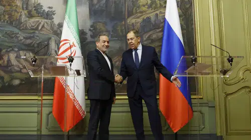Diplomasi trafiğinde kritik zirve: Lavrov ve Arakçi'den nükleer gündemli temas