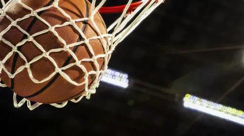 Avrupa basketbolunun zirvesinde nefesler tutuldu: Atina yolcusu devler şampiyonluk için parkeye çıkıyor