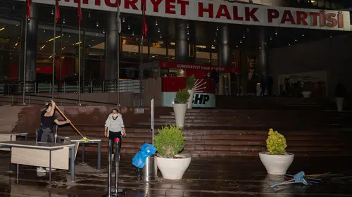 CHP'de Kılıçdaroğlu-Özel Çatışması: Yeni Bir Yol Ayrımı mı Başlıyor?
