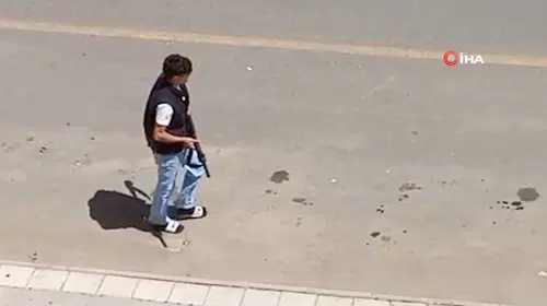 Diyarbakır sokaklarında korku dolu anlar: Elinde silahla dehşet saçtı
