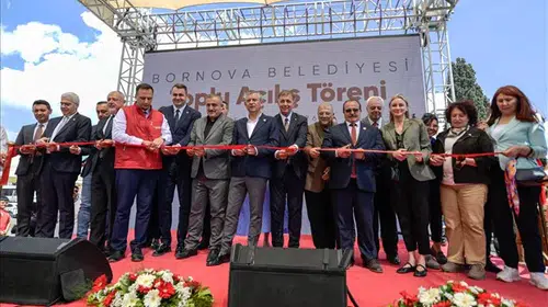 Özgür Özel’den İzmir’de Yerel Yönetim Vurgusu: Hizmetler Halk İçin Büyüyor