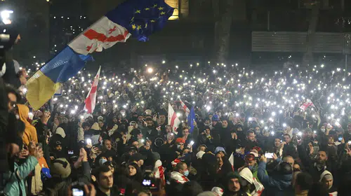 Tiflis sokaklarında AB çağrısı: Binlerce kişi hükümetin politikalarına karşı yürüdü