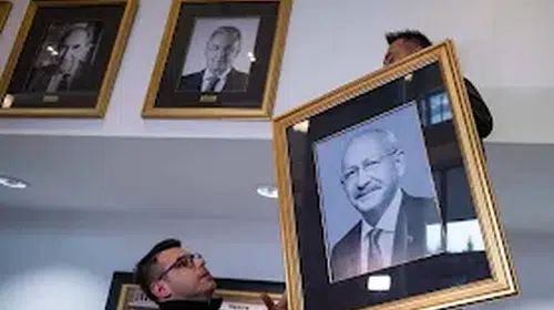 Siyasetin zirvesinde büyük düşüş: Delegeden sonra halktan da onay alamadı