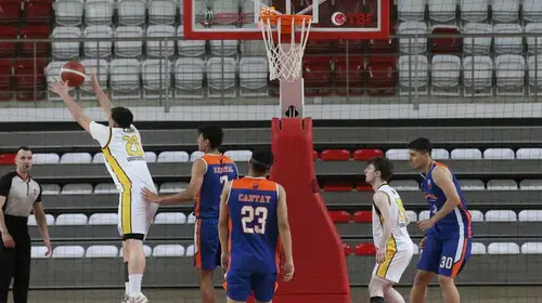 Genç yetenekler Sivas'ta parkeye çıktı: U18 basketbolunda nefes kesen üçüncü gün