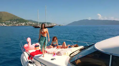 Bodrum esintili ekran macerasında müzik ziyafeti: Manifest rüzgarı esecek