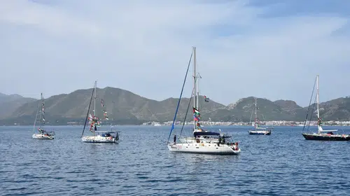Akdeniz'de zor anlar yaşayan Family gemisine Türk eli: Adrasan yolculuğu başladı