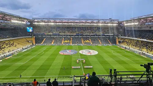 Kadıköy'de sessiz gece: Şampiyonluk yarışındaki kopuş tribünlere yansıdı