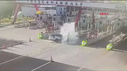 Mutlu yolculuk acı bitti: Otoyol gişelerinde feci kaza