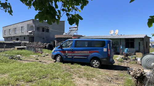 Yılanı avlamak isterken mahalleliyi vurdu: Biri çocuk 5 yaralı