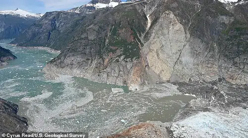 Doğa felaketi kıl payı atlatıldı: Dev tsunami fiyordun tüm dengesini değiştirdi