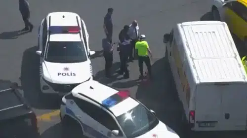 Dolmabahçe'de feci kaza: Görev başındaki polise minibüs çarptı