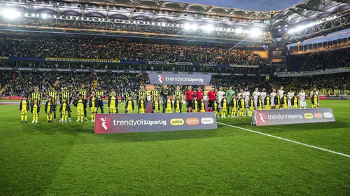 Kadıköy'de beklenmedik şok: Sarı-lacivertli tribünlerden sert tepki