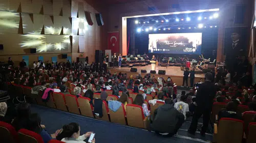 Sivas'ta Sinema Rüzgarı Dindi: Yıldızlar Geçidinde Görkemli Final