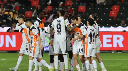 Başakşehir sezonu zaferle kapattı: Avrupa kapısı aralandı