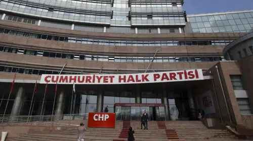 CHP yönetiminde kritik saatler: Mahkeme kararı sonrası acil durum zirvesi