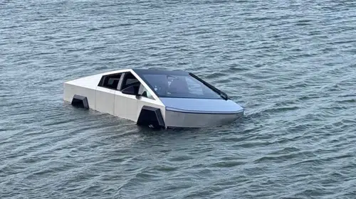Tesla ile suya girme hayali hüsranla bitti: 20 metrelik derinliğe meydan okudu