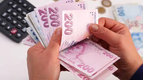 Emekliler için Mayıs ayında büyük yarış: Hangi banka ne kadar ödeme yapıyor?
