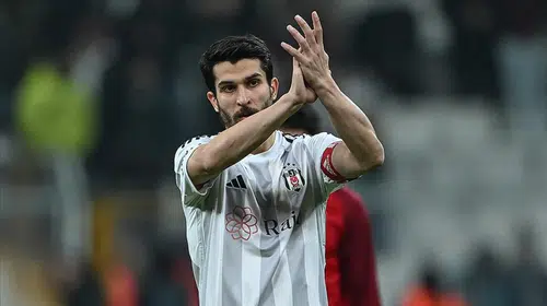 Sadece siyah-beyaz formayı giydi: Beşiktaş'ın emektar kaptanı kramponlarını asıyor