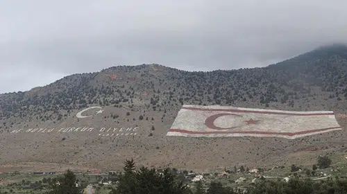 Rum tarafının provokatif önerisi: Beşparmaklar'daki Türk bayrağını hedef aldılar