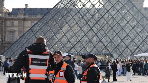 Louvre Müzesi'nin gölgesindeki dev soygun beyazperdeye taşınıyor
