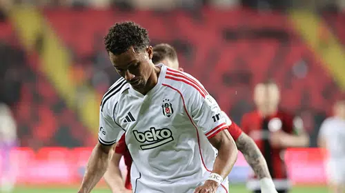 Beşiktaş'ta beklenen veda: Yıldız stoper bavullarını topladı