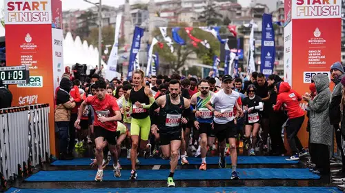 Üsküdar’da Hava Muhalefetine Meydan Okuyan Binler: İstanbul’u Koşuyorum Maratonu Heyecanı