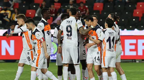Süper Lig'de final haftasının kazananı Başakşehir oldu: Avrupa rotası kupaya çevrildi