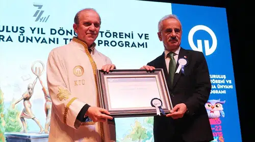 Akademik camiadan Bakan Uraloğlu'na onur belgesi: Halkın sevgisi en büyük paye