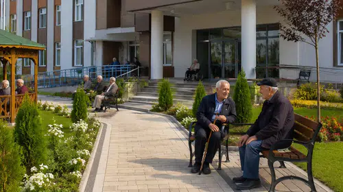 Yaşlı bakımında devrim niteliğinde adımlar: 70 yaş üstüne kapılar ardına kadar açıldı